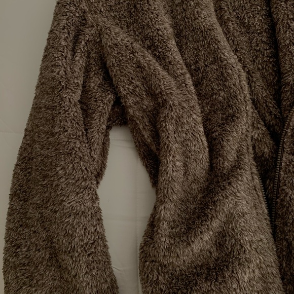 UNIQLO // fuzzy coat, women’s L - Picture 4 of 5